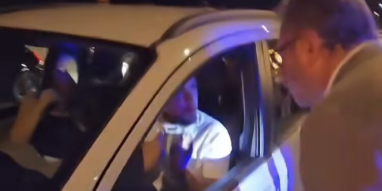 Napoli: Il Deputato Francesco Emilio Borrelli minacciato e insultato per strada