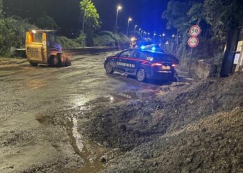 Gragnano, frana notturna blocca le strade: evacuate cinque famiglie