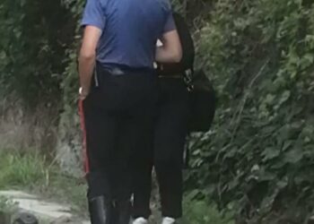 Ariano Irpino, tenta di lanciarsi sui binari, giovane salvata dai carabinieri