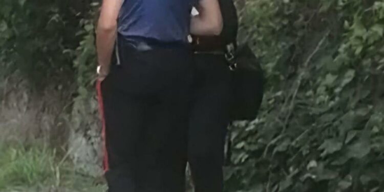 Ariano Irpino, tenta di lanciarsi sui binari, giovane salvata dai carabinieri