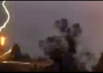 Positano, forte temporale in Costiera: fulmine colpisce il campanile della chiesa di Montepertuso