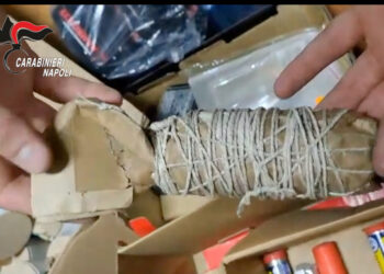 Qualiano – Casal di Principe: 65 chili di botti illegali in un box. Carabinieri arrestano insospettabile