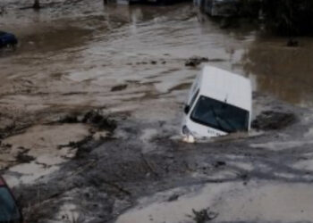 Tragedia in Spagna: oltre 50 vittime per le piogge torrenziali nella regione di Valencia