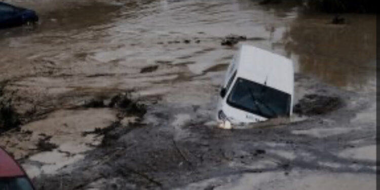 Tragedia in Spagna: oltre 50 vittime per le piogge torrenziali nella regione di Valencia