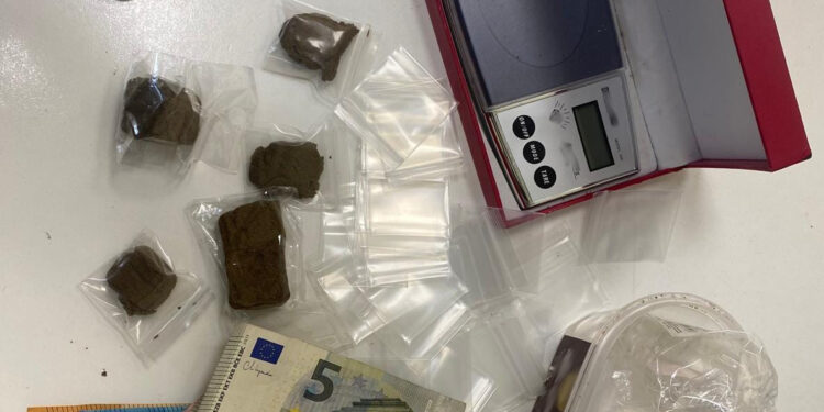 Napoli: Carabinieri arrestano pusher