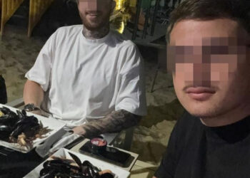 Arrestato per rapina ed accoltellamento ad un turista a Piazza San Pasquale. Gli amici lo omaggiano sui social