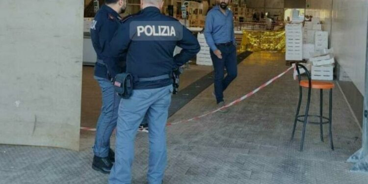 Duplice omicidio all’alba nel mercato ittico di Salerno: 72enne si costituisce