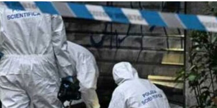 Milano: Tentata rapina finisce in tragedia, il proprietario di un bar uccide l’aggressore con le forbici
