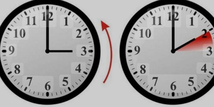 Con l’arrivo dell’autunno torna anche l’ora solare: lancette indietro di un’ora nella notte tra il 26 e il 27 ottobre
