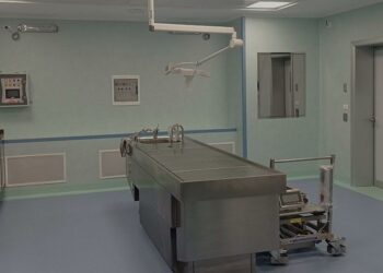 Una scoperta incredibile in sala autopsie: tre falli in un solo corpo