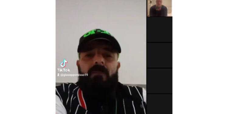 Minacce in diretta su TikTok: Uomo si  dichiara ladro e intimorisce un pentito