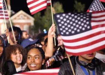 Elezioni USA 2024: reazioni contrastanti tra Democratici e Repubblicani nelle strade americane