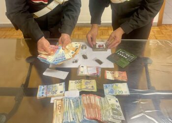 VOLLA: lo sguardo dalla droga ai Carabinieri. Traditi dall’agitazione, finiscono in manette. Sono incensurati