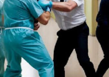 Primario del Pronto Soccorso di Lamezia  Terme aggredito da un familiare di una paziente con un manganello