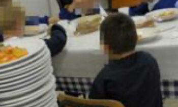 Bambino di 4 anni rimane senza pranzo alla mensa scolastica: i genitori avevano dimenticato di pagare il ticket