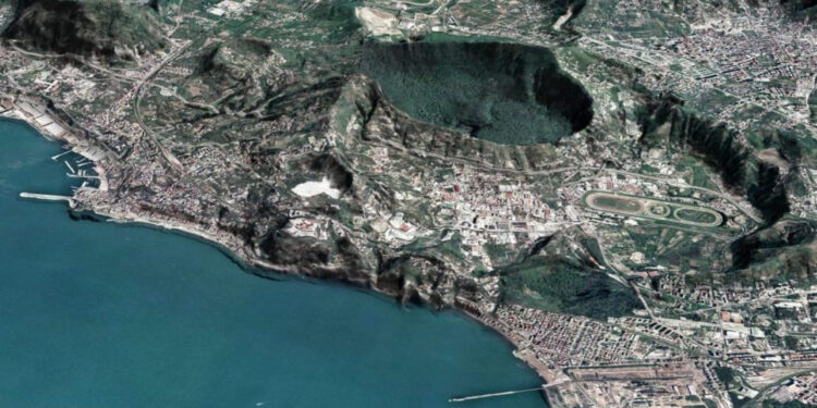 Rallenta il Sollevamento del Suolo ai Campi Flegrei, Registrati 33 Terremoti in Settimana