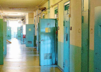 S. MARIA CAPUA VETERE, SI PRESENTA IN CARCERE CON DROGA PER IL FIGLIO DETENUTO: ARRESTATO DALLA POLIZIA