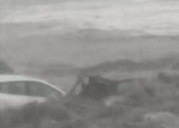 Maltempo a Catania: strade come fiumi e auto trascinate via