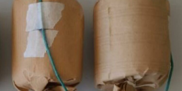 Bomba carta esplode davanti a una sala scommesse a Castello di Cisterna: danni alla struttura, indagini in corso