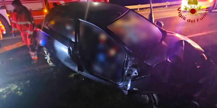 Incidente stradale a Greci: feriti cinque membri di una famiglia