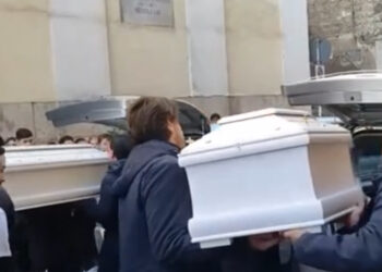 Tragedia a Ercolano: Dolore e Proteste ai Funerali di Sara e Aurora Esposito