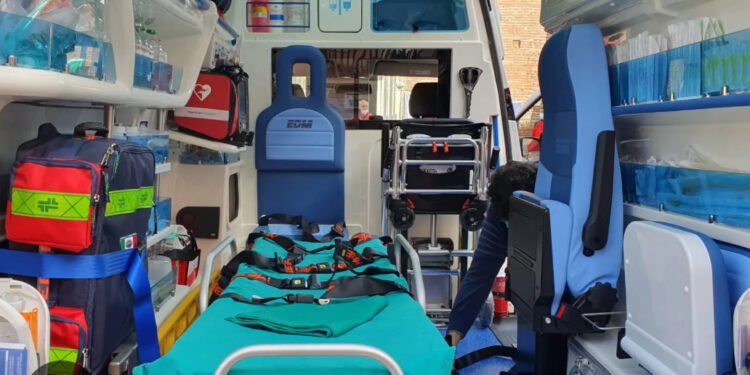 Napoli, crolla tettoia durante i controlli: carabiniere in gravi condizioni