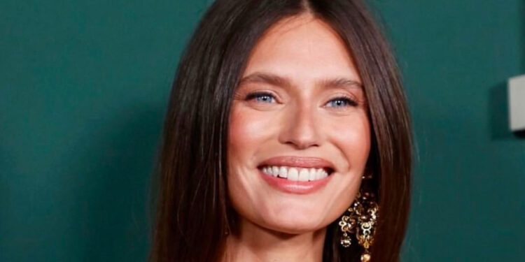 Bianca Balti: un sorriso che illumina anche la lotta contro il cancro