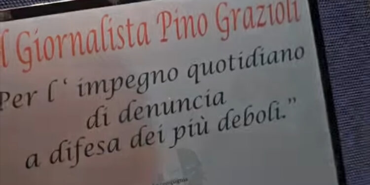 Pino Grazioli Premiato al Teatro Troisi per l’Impegno Contro la Criminalità