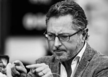 “Passeggiata della legalità” a Napoli: mobilitazione in via Sant’Arcangelo a Baiano dopo l’aggressione a Francesco Emilio Borrelli