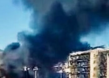 Esplosione a Fuorigrotta: cabina elettrica in fiamme, blackout e traffico in tilt