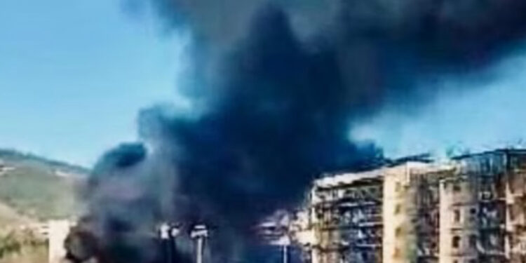 Esplosione a Fuorigrotta: cabina elettrica in fiamme, blackout e traffico in tilt