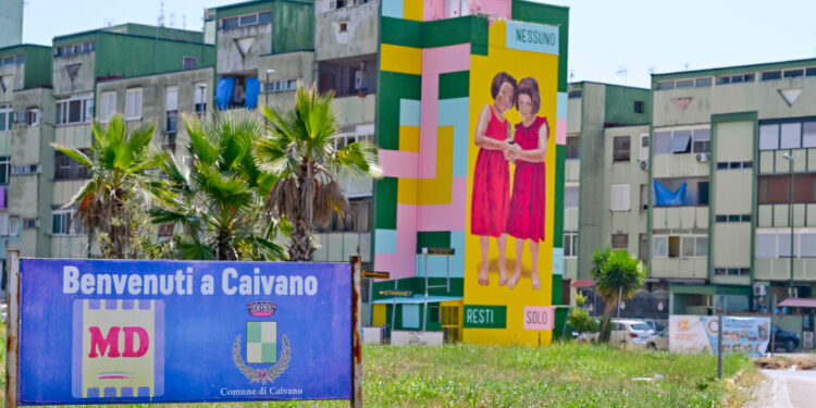 Caivano: tensioni durante la visita del ministro Piantedosi per gli abbattimenti di case abusive