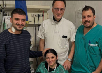 Padre dona parte del fegato per salvare la figlia di 11 mesi