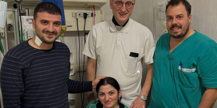 Padre dona parte del fegato per salvare la figlia di 11 mesi