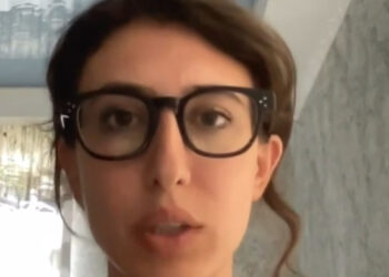 Arrestata a Teheran la giornalista italiana Cecilia Sala. Tajani: “Auspico tempi brevi ma non dipende da noi”