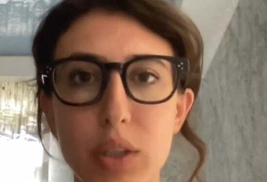 Arrestata a Teheran la giornalista italiana Cecilia Sala. Tajani: “Auspico tempi brevi ma non dipende da noi”
