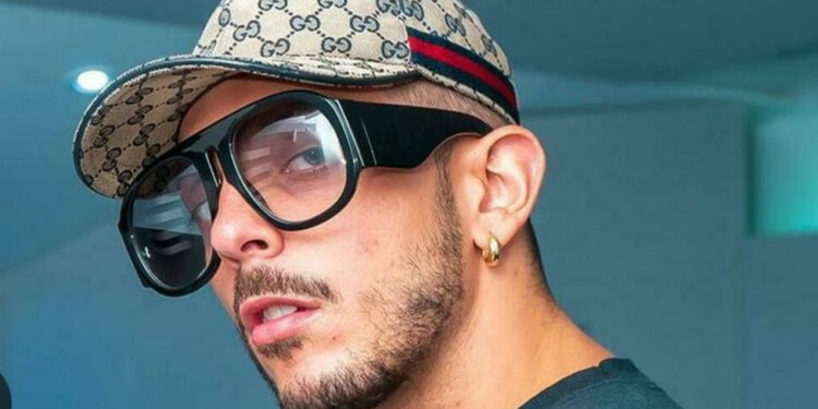 Annullato il concerto di Capodanno di Enzo Dong a Benevento: testi ritenuti “poco educativi”