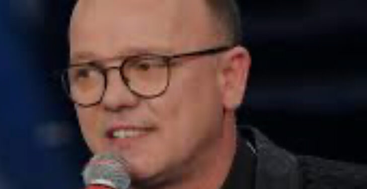 Gigi D’Alessio ricorda lo tsunami del 2004: “Scappai con mio figlio in braccio tra urla e distruzione”