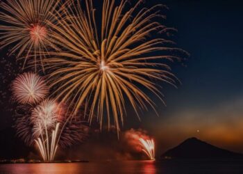 Napoli, il Sindaco Manfredi vieta fuochi e spray urticanti
