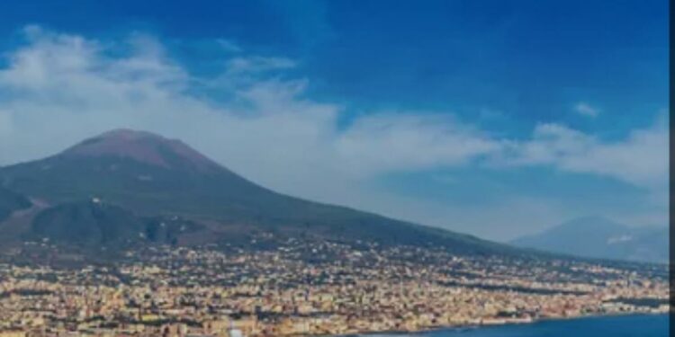 Napoli: in arrivo l’aumento della tassa di soggiorno per migliorare i servizi