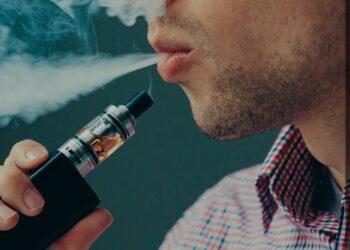 Anche senza nicotina, le sigarette elettroniche compromettono la salute vascolare