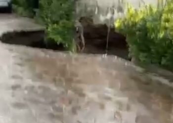 Crolla acquedotto a Secondigliano: evacuate 21 famiglie, disagi idrici in tutta l’area