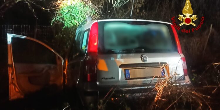 Incidente stradale nella notte ad Atripalda: intervengono i Vigili del Fuoco di Avellino