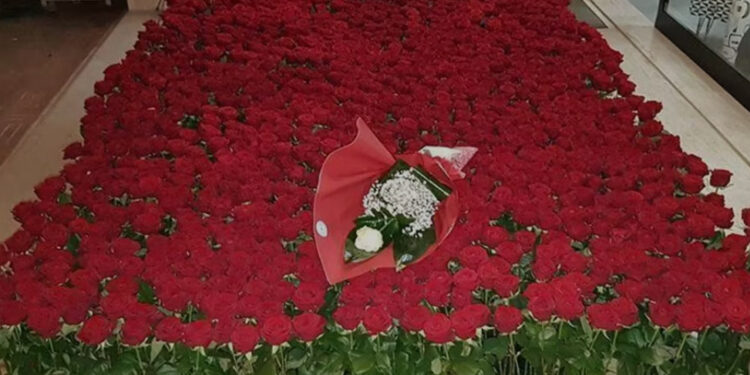 Mesagne, mistero e romanticismo: 2025 rose rosse per un amore segreto