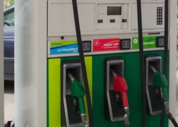 Catania: dimentica la figlia di 4 anni alla pompa di benzina, 28enne denunciata per abbandono di minore