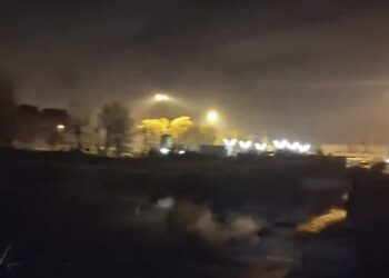 Pino Grazioli e Cosimo di Livello Alto documentano i terreni inquinati della Terra dei Fuochi