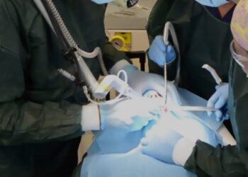 Opera un paziente di cancro e dopo cinque mesi scopre di avere contratto la stessa malattia