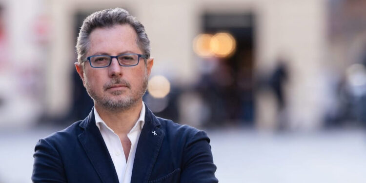 Napoli: la figlia di James Senese parcheggia sulle strisce pedonali e aggredisce il deputato Borrelli; interviene il padre