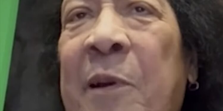 James Senese si scusa per l’incidente con Borrelli: “Mia figlia ha sbagliato”