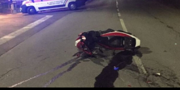 Tragedia ad Afragola: perde il controllo dello scooter, muore 33enne, passeggero in gravi condizioni